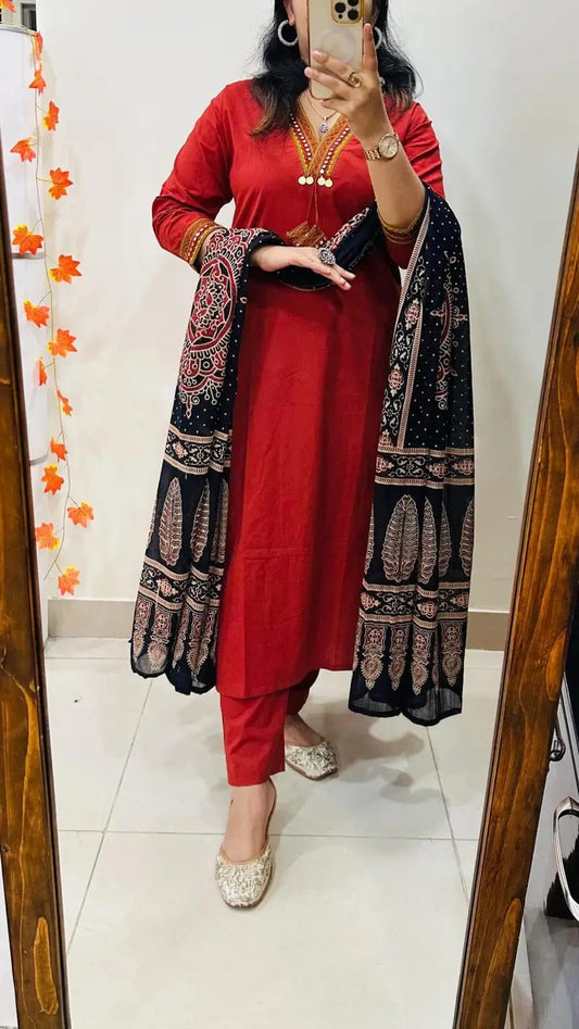 Red Kurta Set With Black Printed Dupatta – Elegant Ethnic Wear