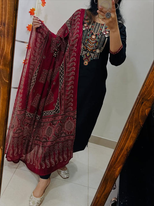 Black Hand-Embroidered Kurta Set With Ajrakh Print Dupatta