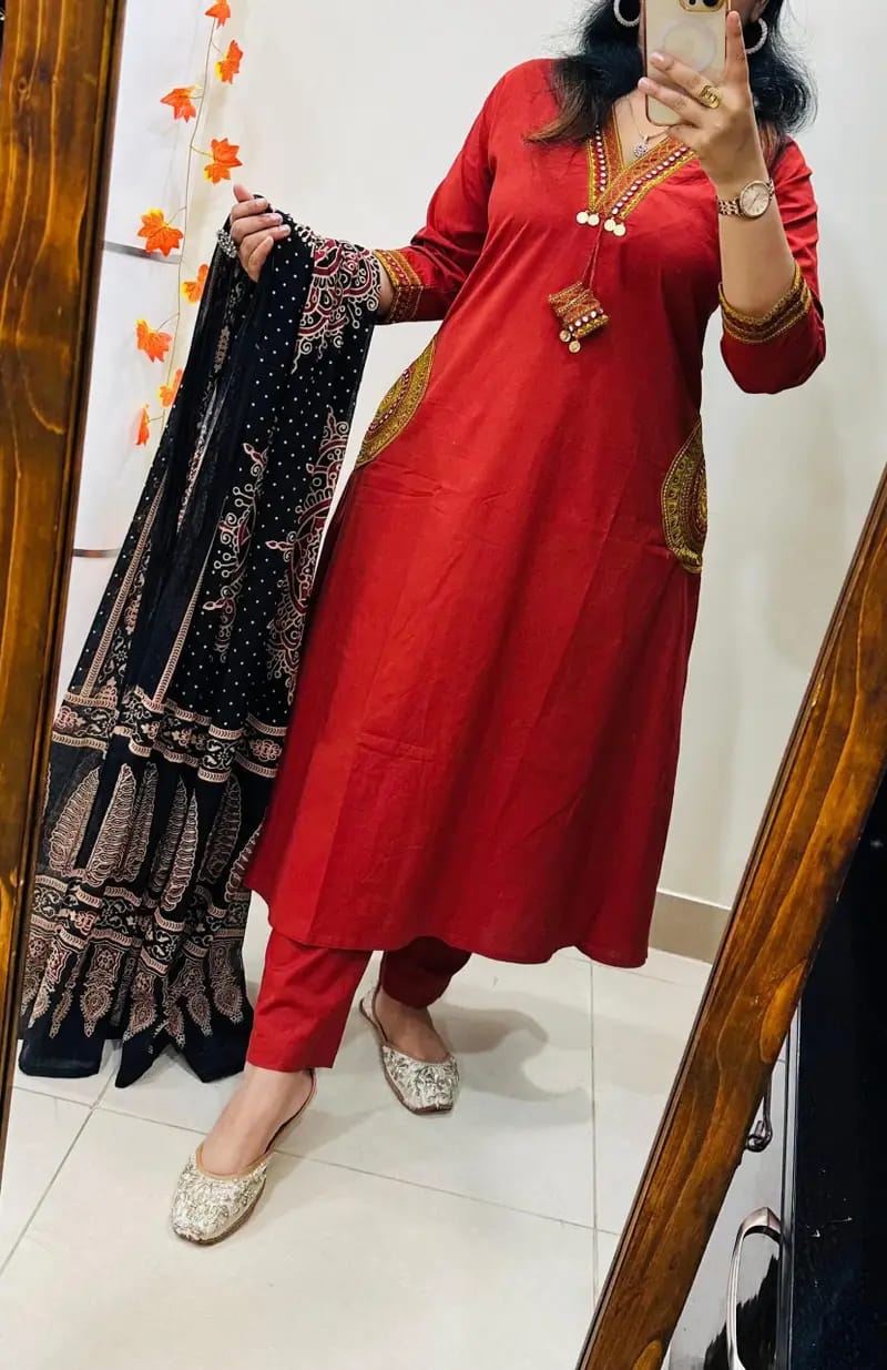 Jaipur Bandhej Red Kurta Set With Black Printed Dupatta – Elegant Ethnic Wear