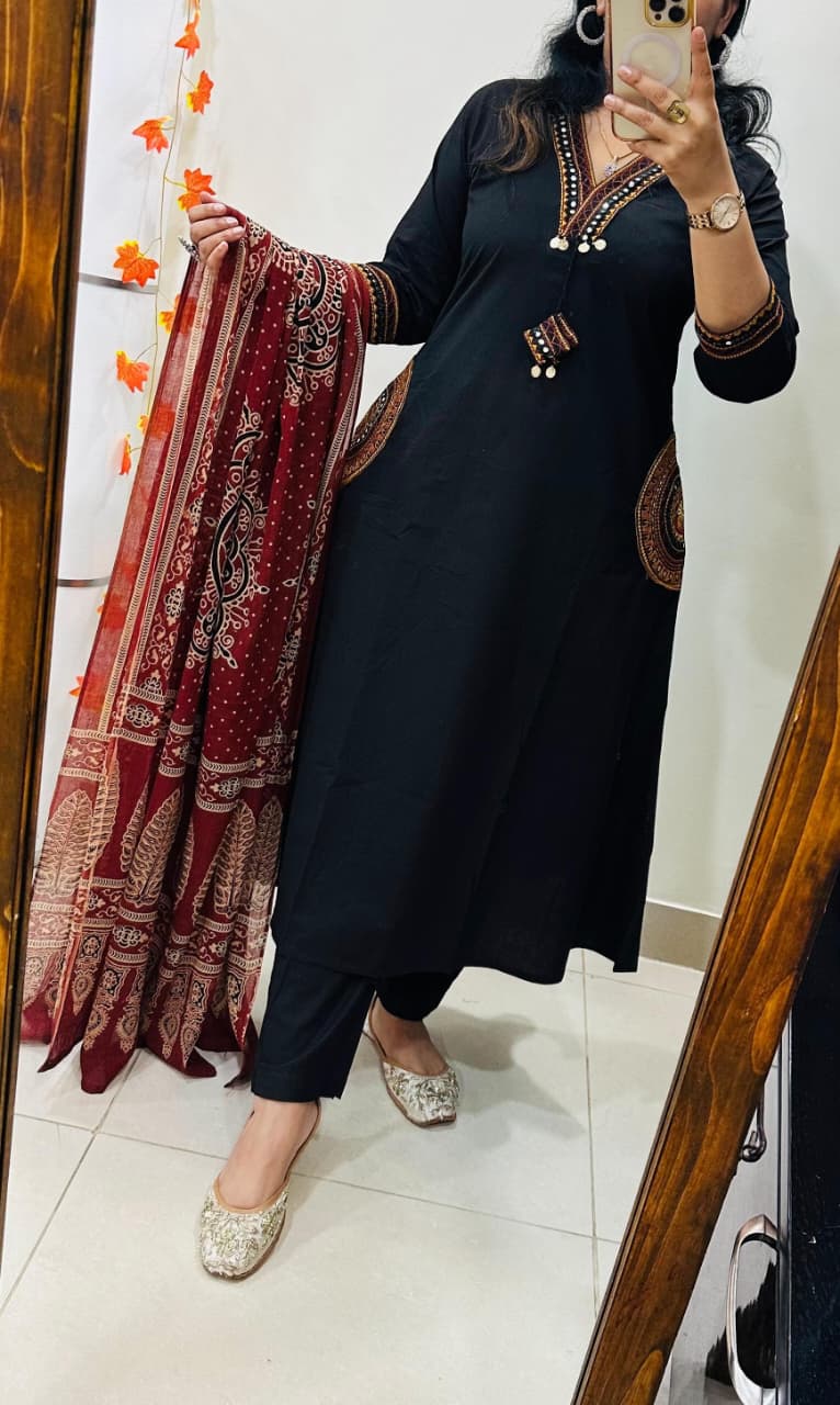 Black Kurta Set With Black Printed Dupatta – Elegant Ethnic Wear