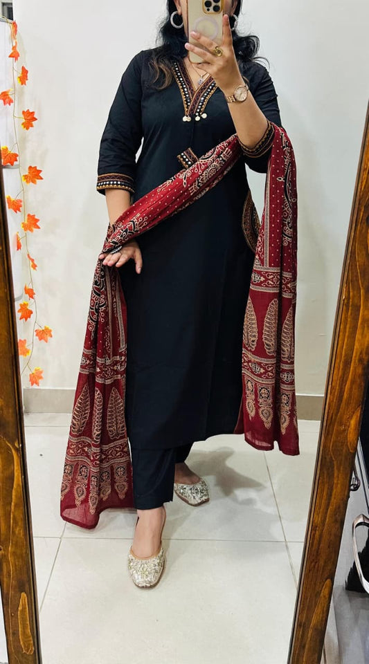 Black Kurta Set With Black Printed Dupatta – Elegant Ethnic Wear