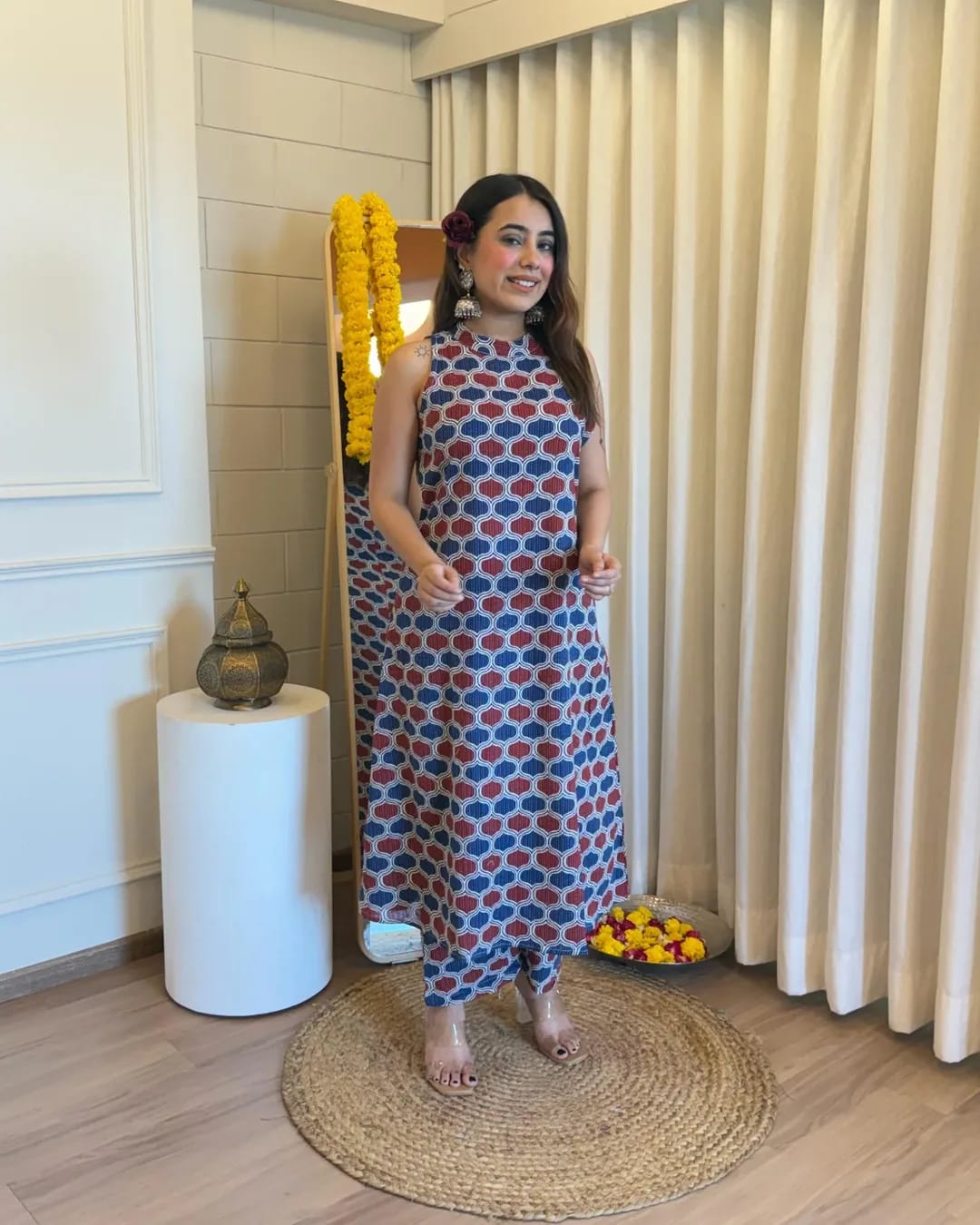 Chic Printed Sleeveless Kurta Set with Straight Pants